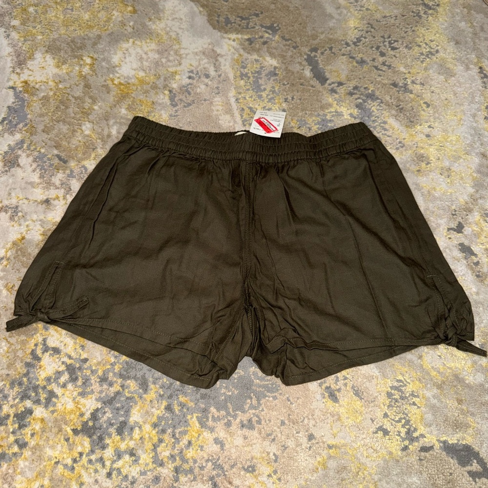 Women's cloth green Shorts